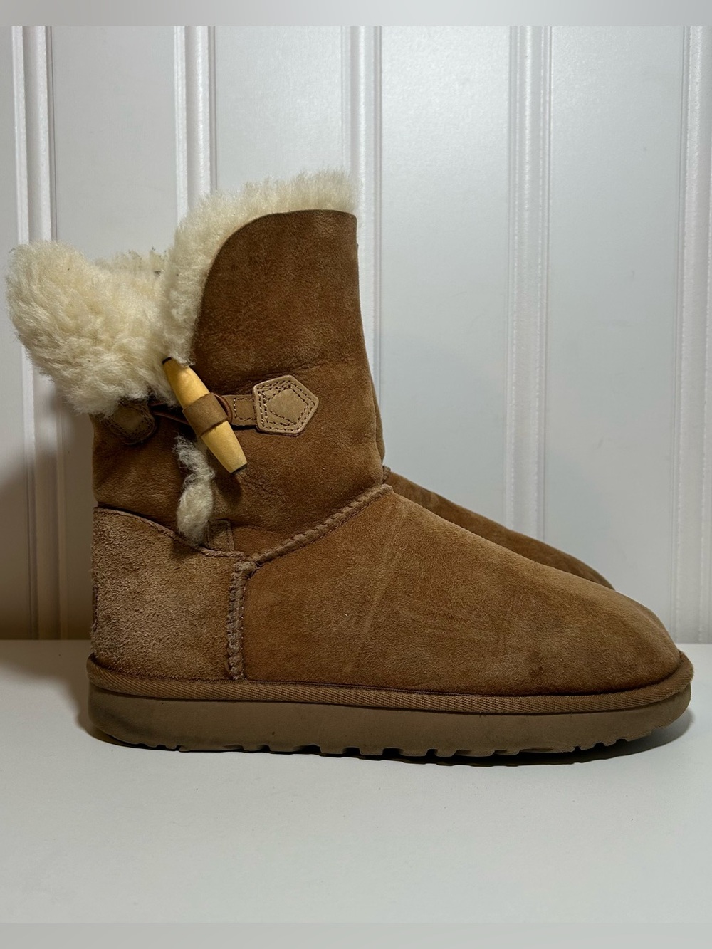 Ugg keely chestnut button lined boots suede